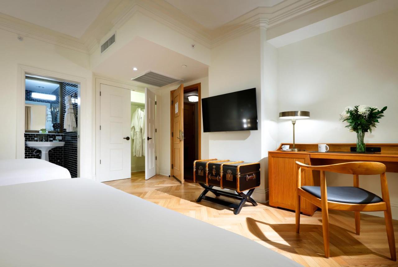 Family Room,1435362214:JPEG