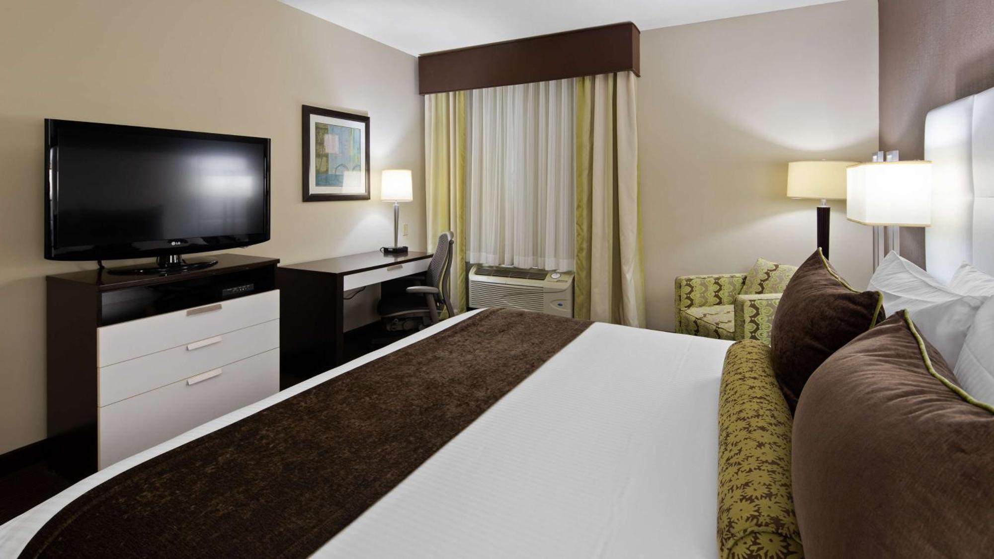 King Room with Roll-In Shower - Disability Access,1276604428:JPEG