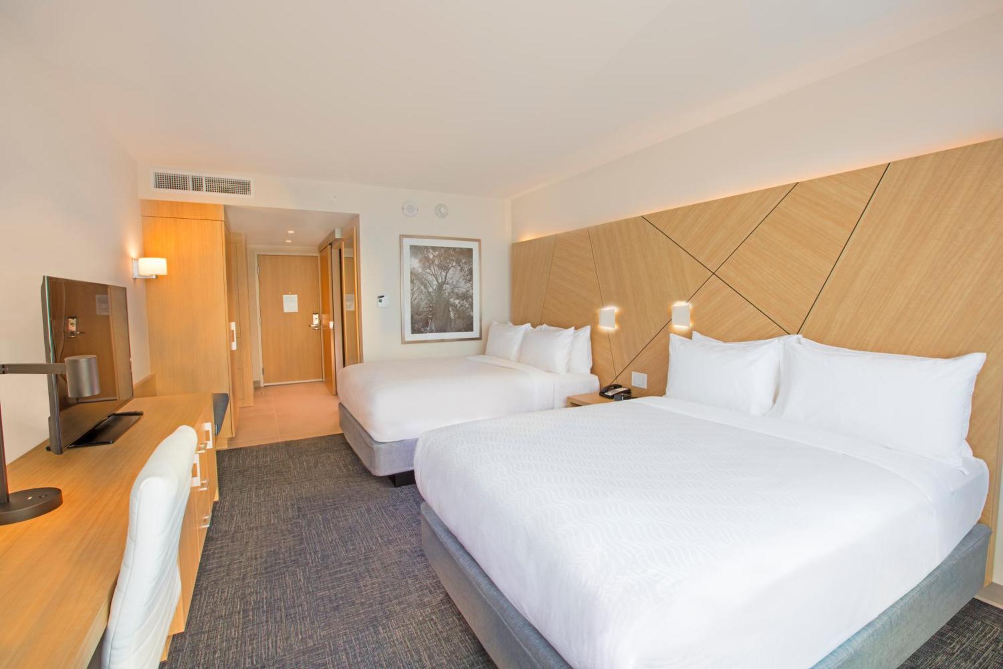 Superior Queen Room Two Queen Beds Roll Shower City Park View or Mobility Accessible,1280341843:JPEG