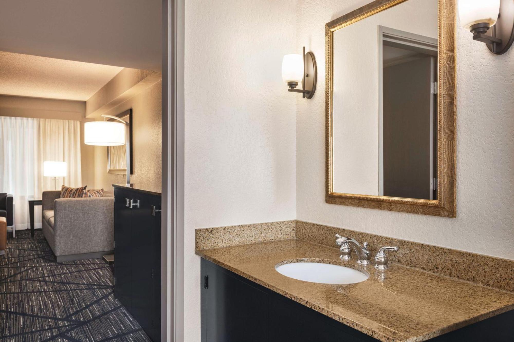 Premium King Suite,1557459967:JPEG