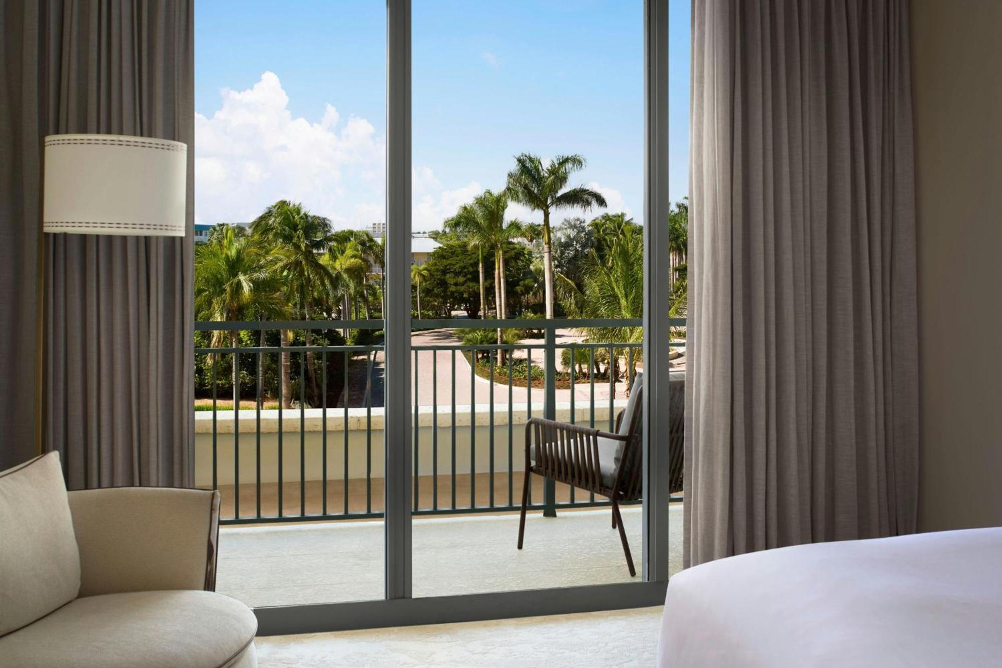 King Room - Limited View, Low Floor,1545506932:JPEG
