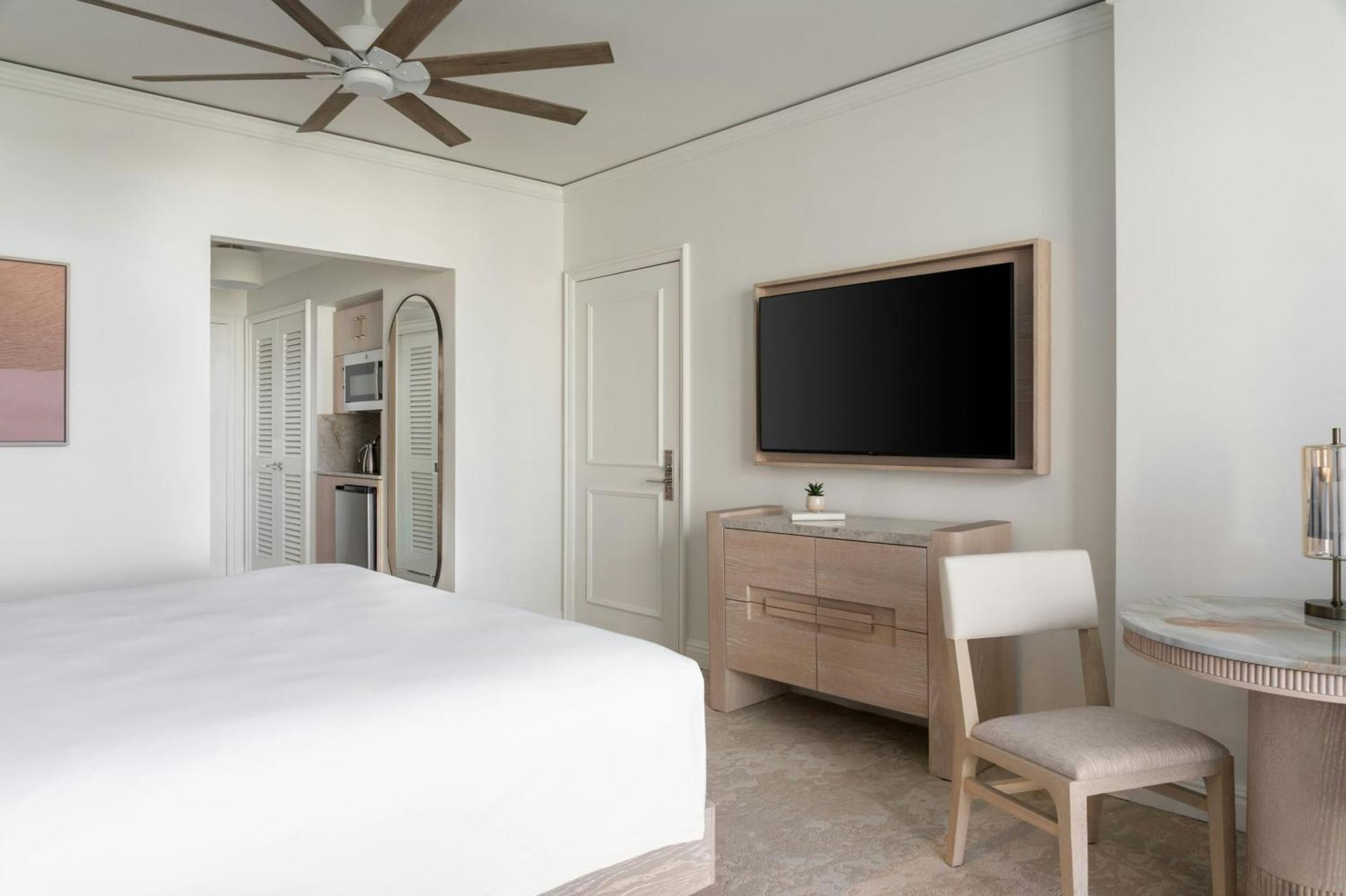 Estudio con cama grande con vistas al mar
